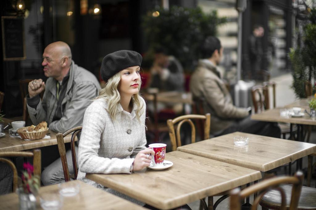 Free "Real Life" French Language Learning Videos with Bilingual Subtitles (English and French) Free "Real Life" French Language Learning Videos with Bilingual Subtitles (English and French)