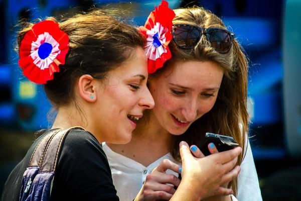 A Transparent French Language Course: Learn Anytime with Online, Mobile, Interactive, Social and Software Tools